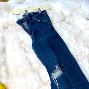 Distressed skinny jeans